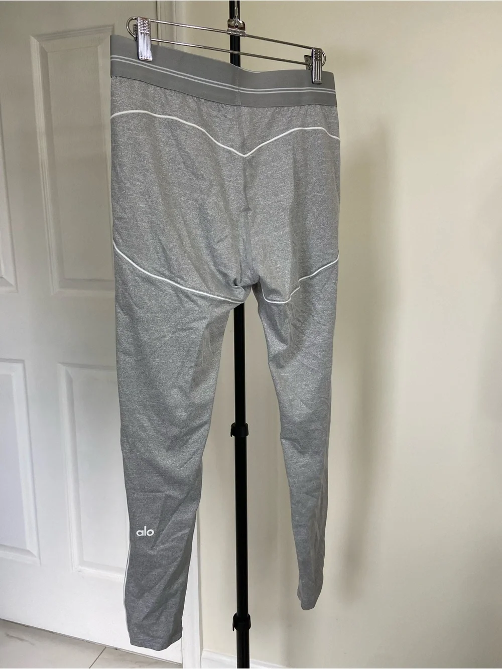 ALO Yoga Gray Heathered Leggings with White Piping
